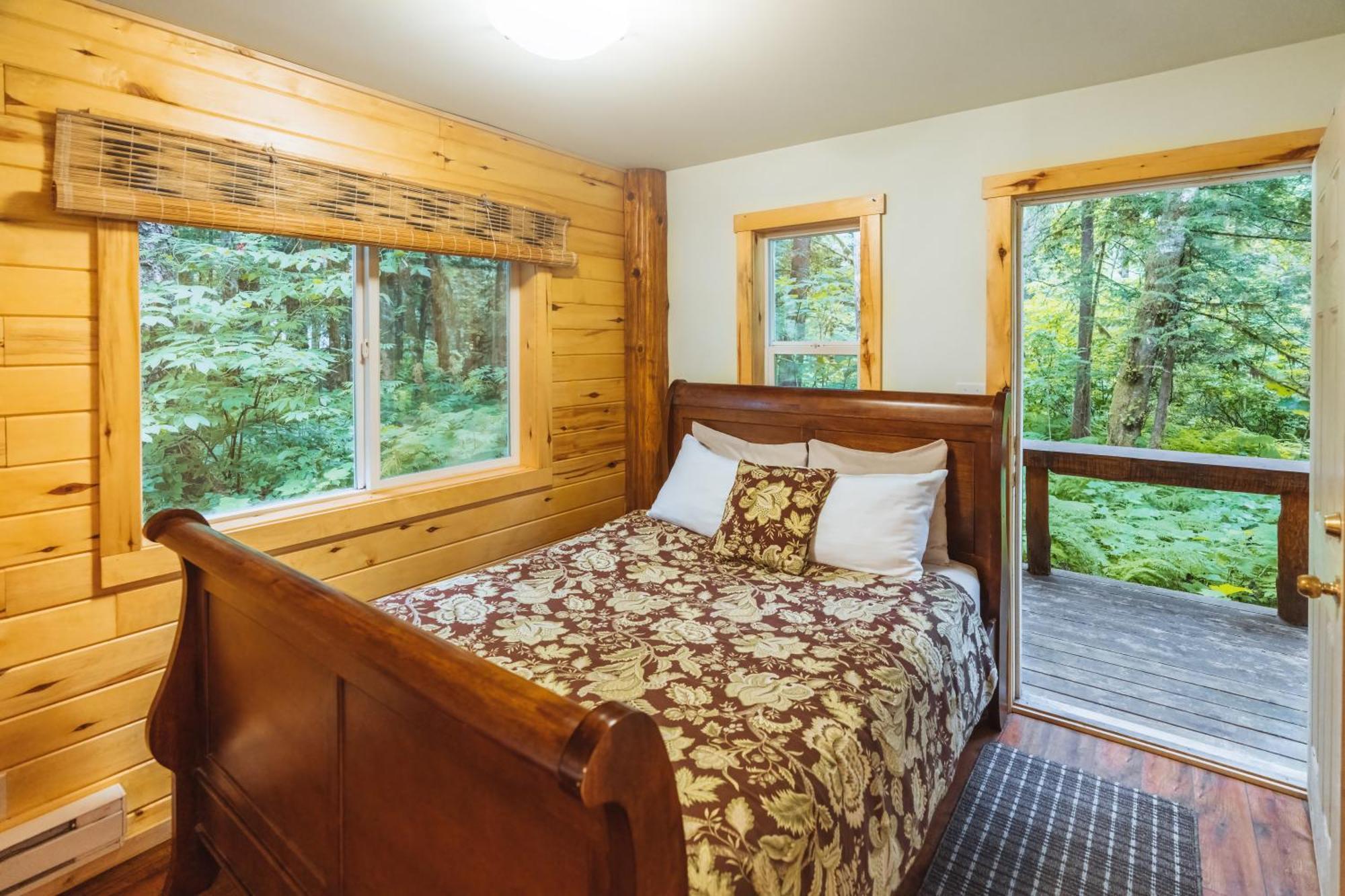 Bella Coola Grizzly Tours And Resort Hagensborg Экстерьер фото