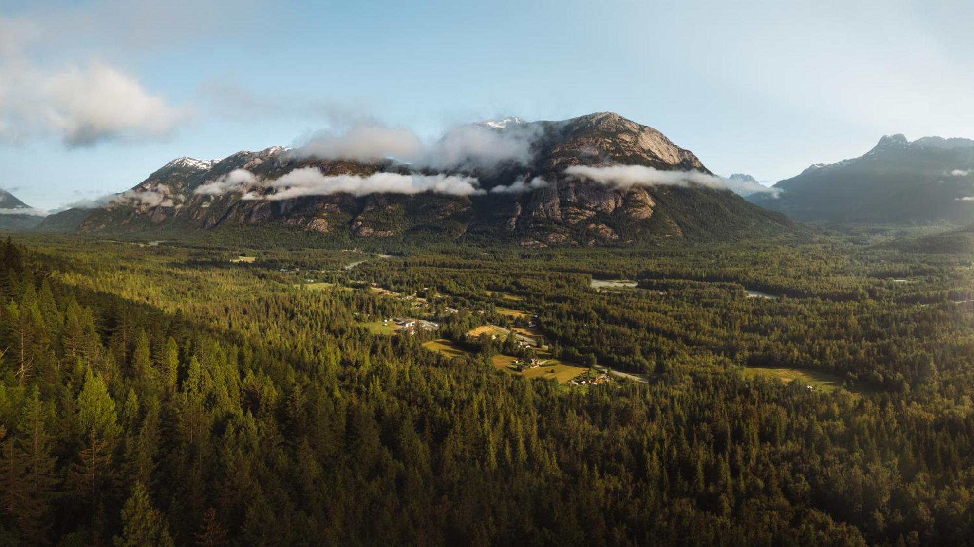 Bella Coola Grizzly Tours And Resort Hagensborg Экстерьер фото
