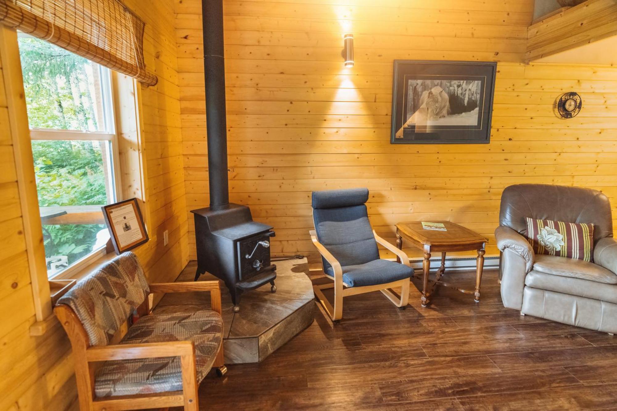 Bella Coola Grizzly Tours And Resort Hagensborg Экстерьер фото