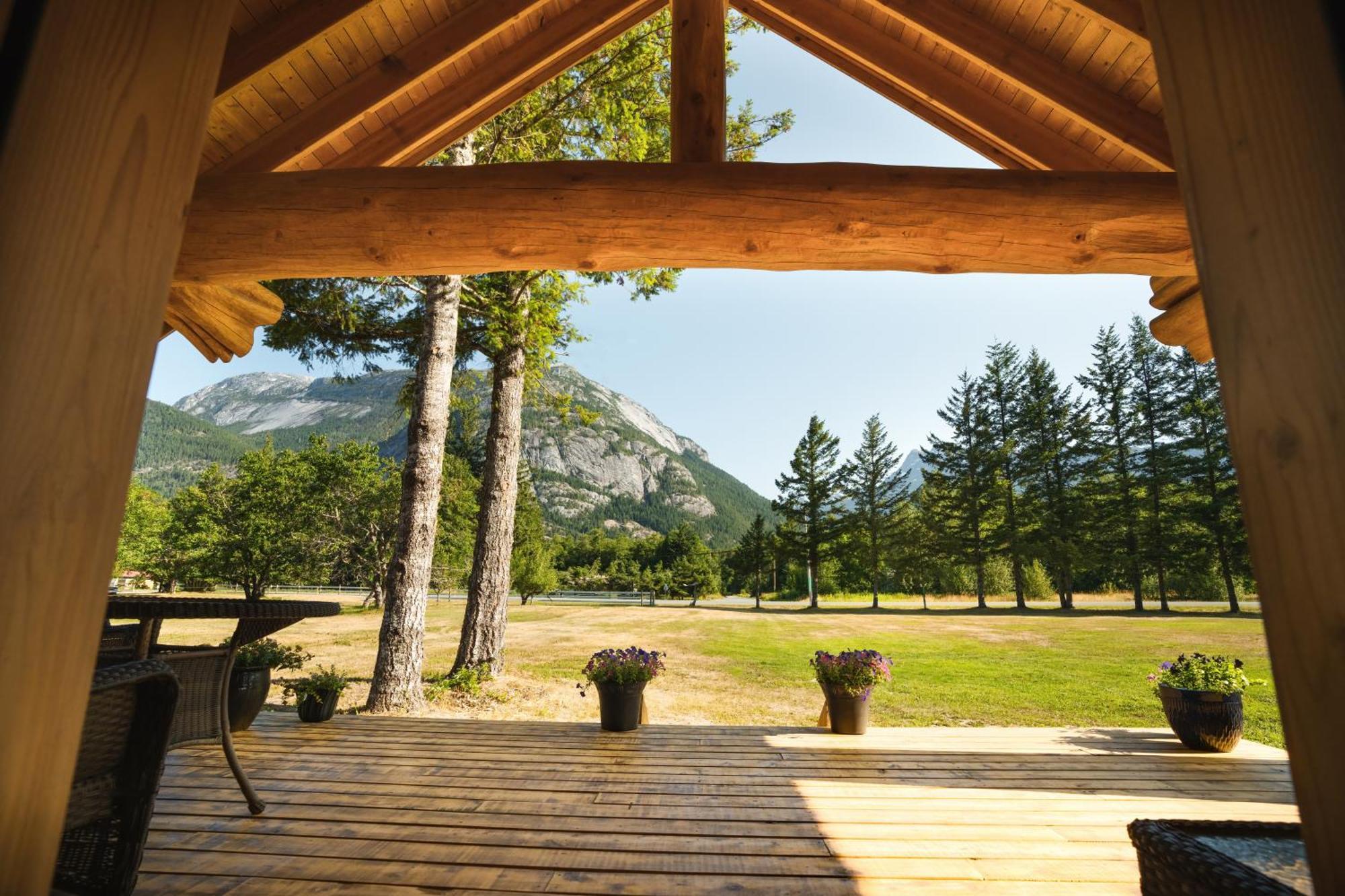 Bella Coola Grizzly Tours And Resort Hagensborg Экстерьер фото