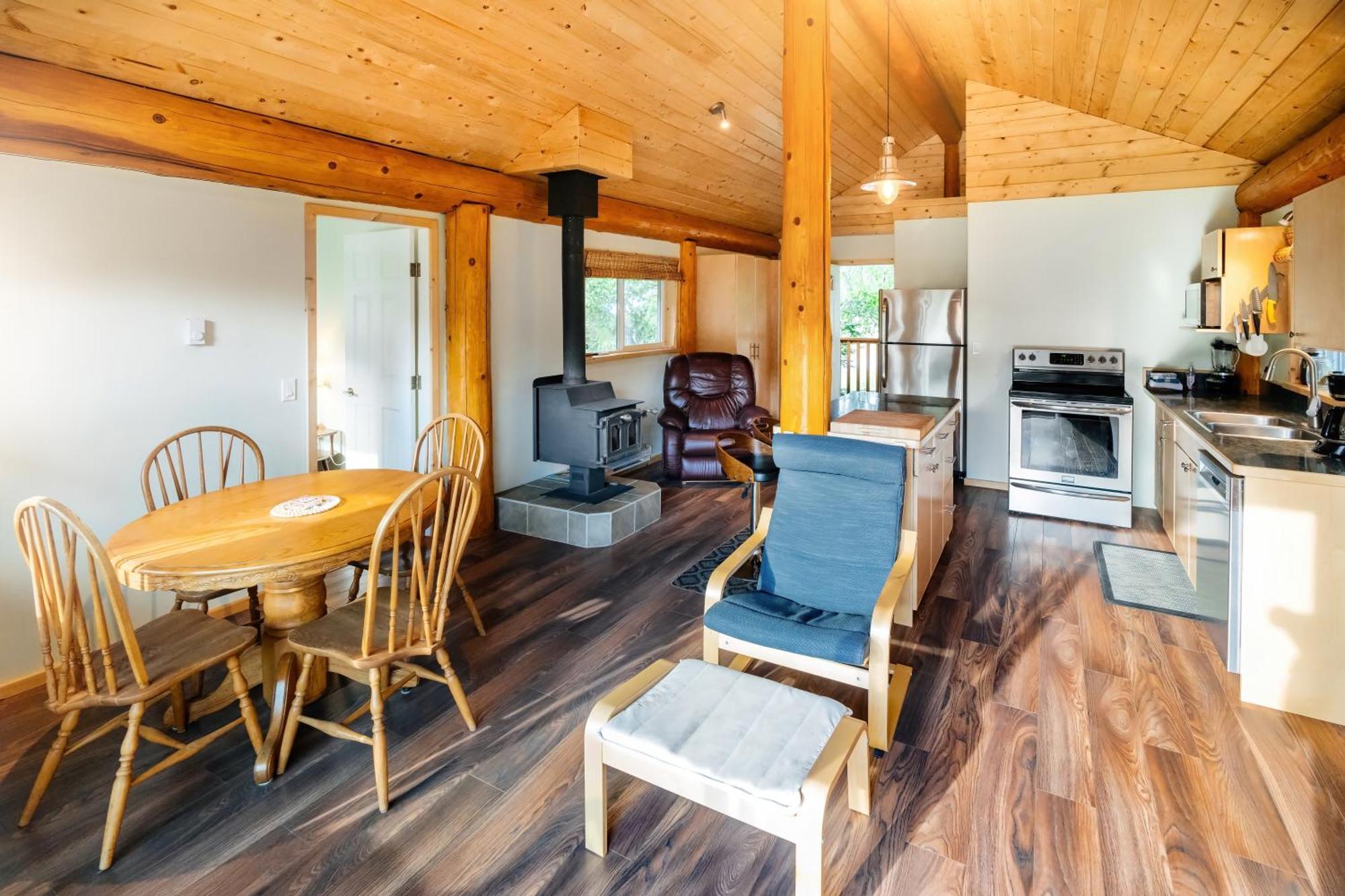 Bella Coola Grizzly Tours And Resort Hagensborg Экстерьер фото