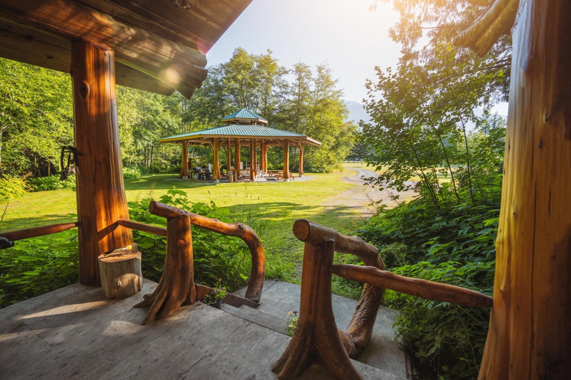 Bella Coola Grizzly Tours And Resort Hagensborg Экстерьер фото